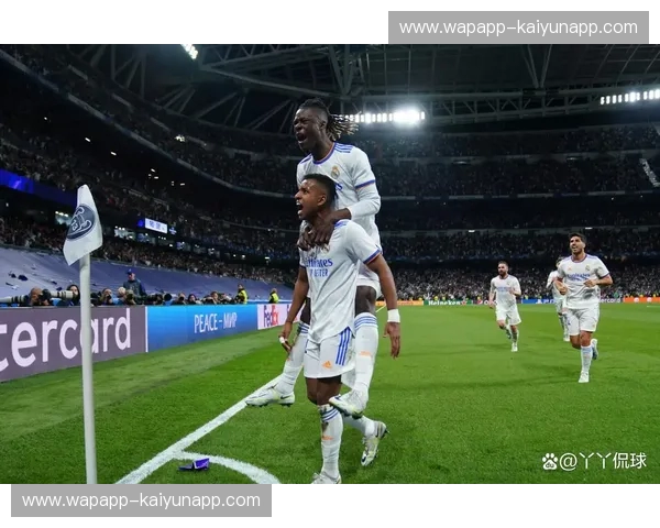 伯纳乌的星光与红魔的傲骨：2003年欧冠，一场载入史册的对决